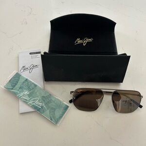 Maui Jim Unisex Sharks Cove Aviator Sunglasses. Never worn, brand new!!!